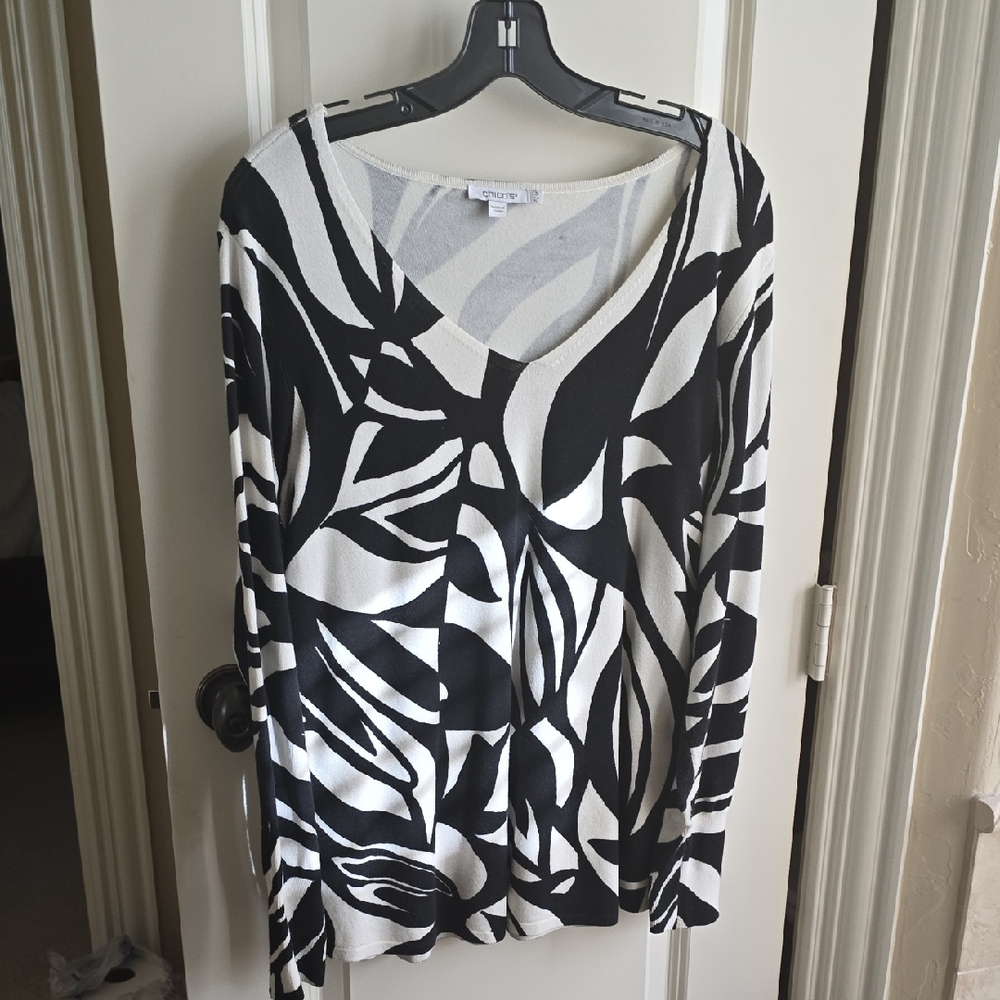 Chico's Monochrome Leaf Print Long Sleeve Top Size 3 (XL) Soft Knit. Worn Once.